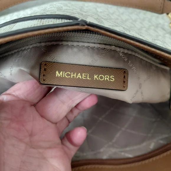 Michael Kors Jet Set Travel Tote Bag - Picture 10 of 11